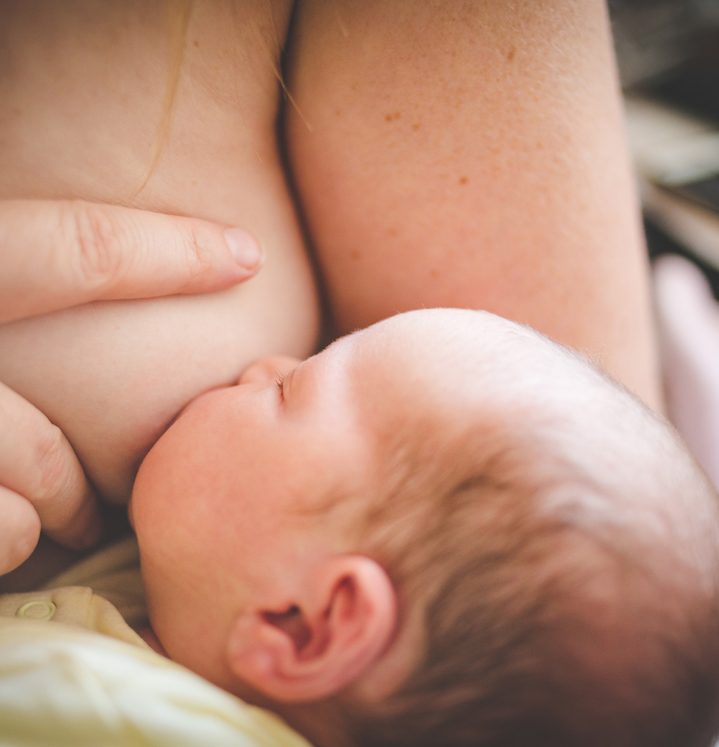 Hvordan kan man øge mælkeproduktionen, når man ammer?