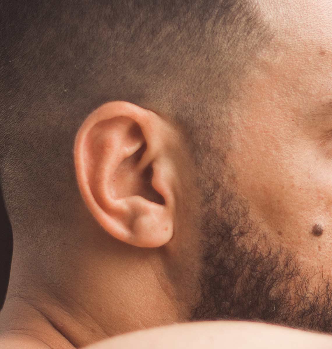 Hvordan fjerner man ørevoks?